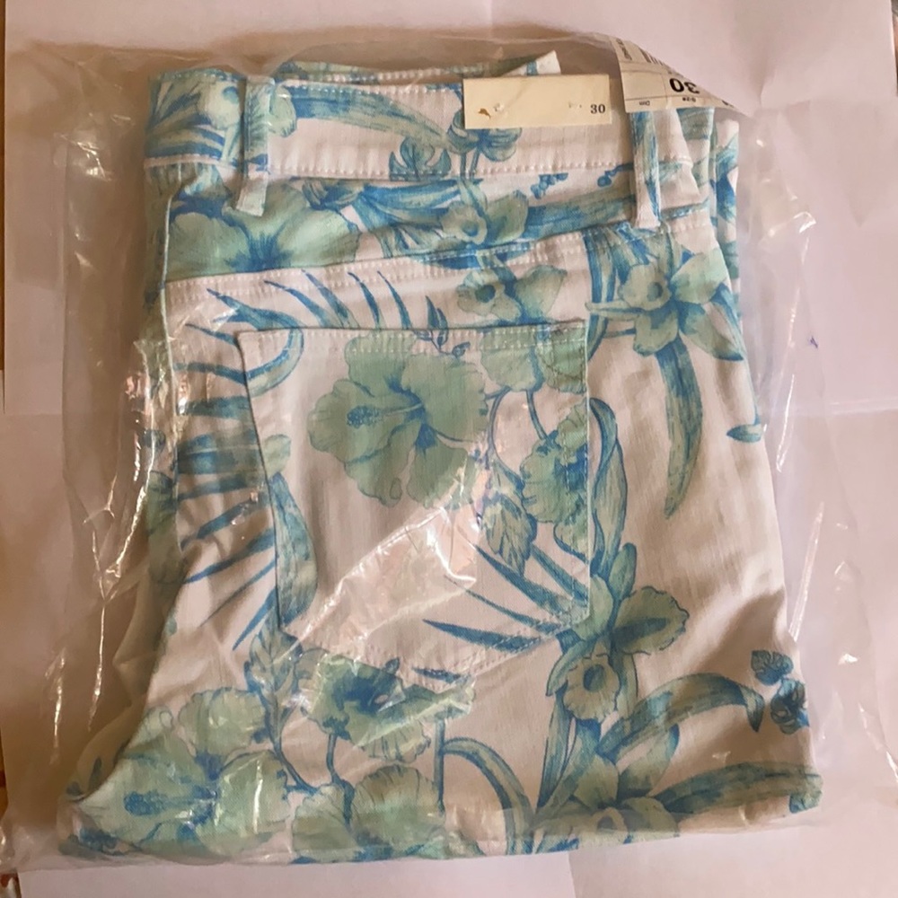 New! Tommy Bahama jeans